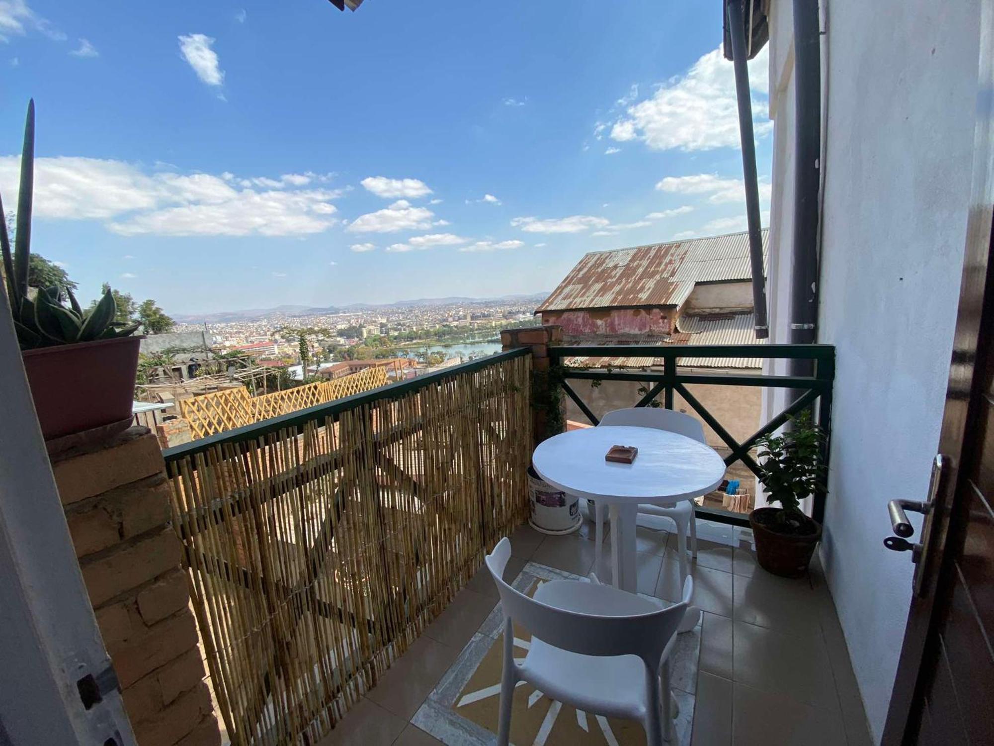 M'Serenity Guest House Antananarivo Bagian luar foto