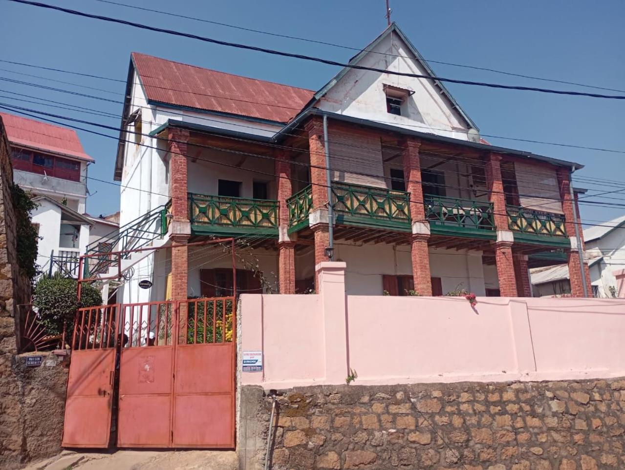 M'Serenity Guest House Antananarivo Bagian luar foto